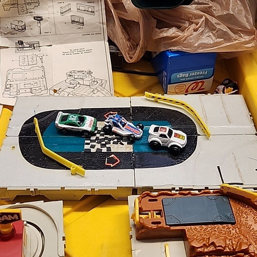 Vintage Galoob Micro Machines Travel City Playsets Lot of 5 With 7 Cars - Picture 6 of 8